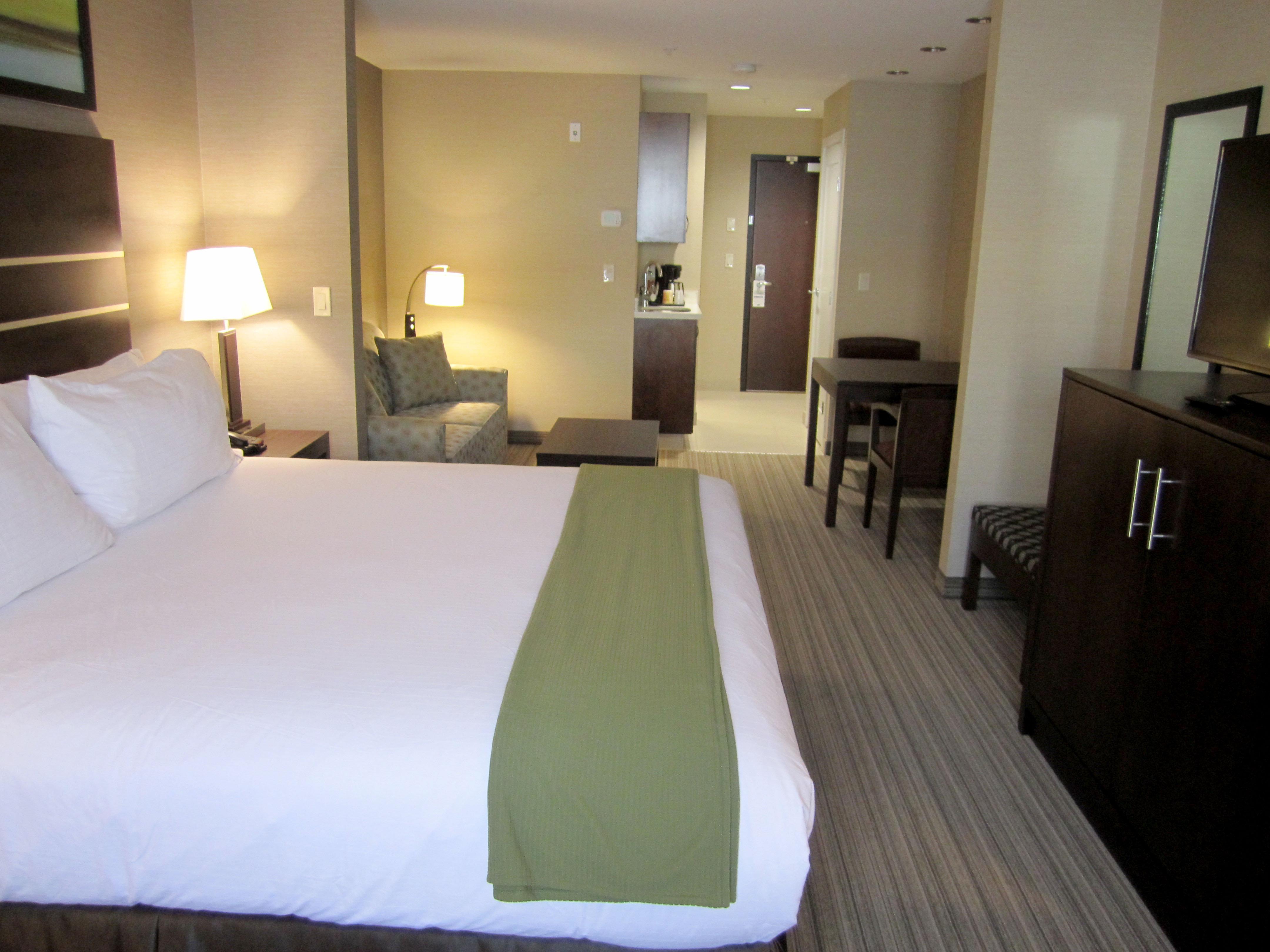 Holiday Inn Express Golden-Kicking Horse By Ihg Eksteriør bilde