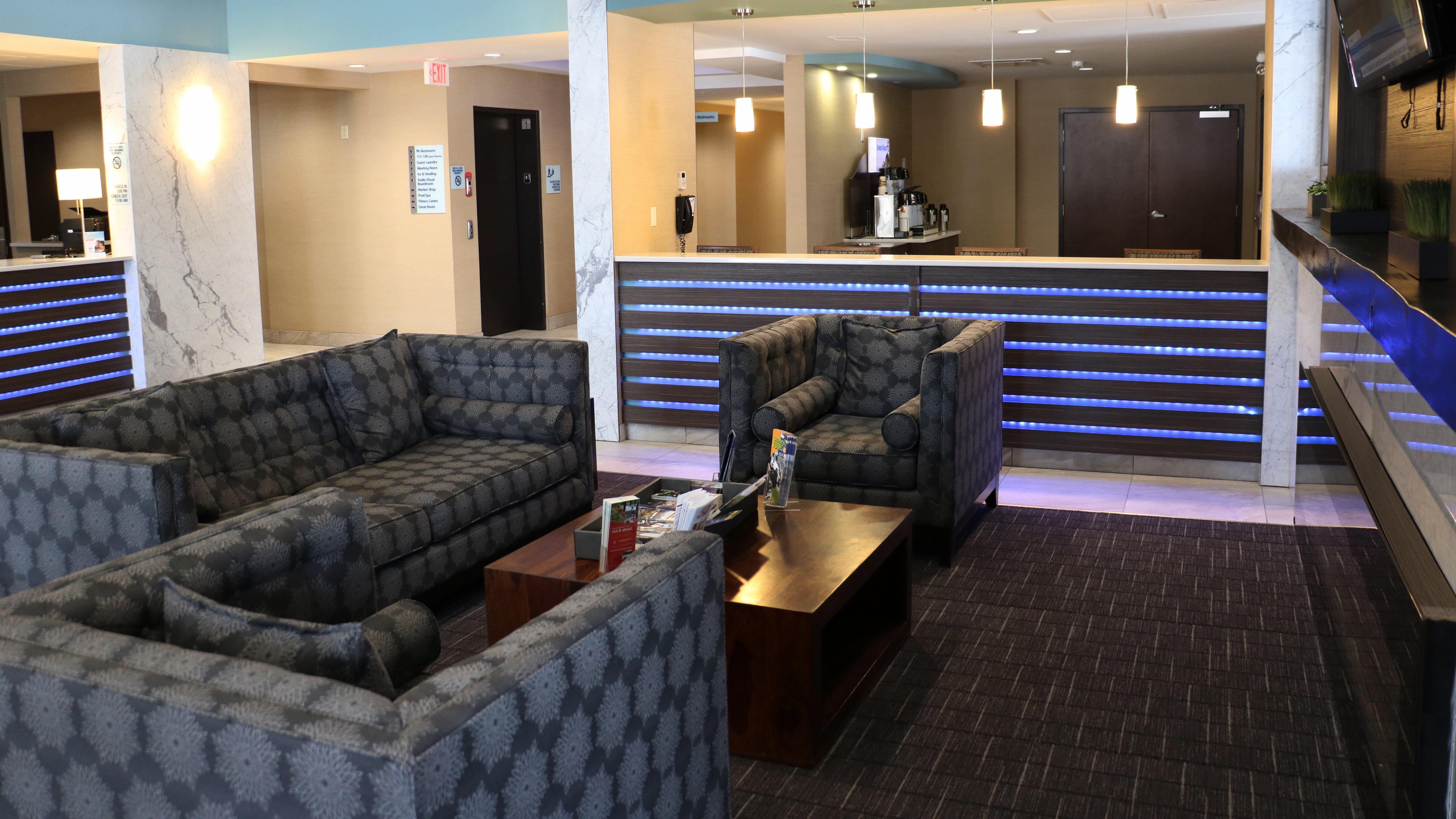 Holiday Inn Express Golden-Kicking Horse By Ihg Eksteriør bilde