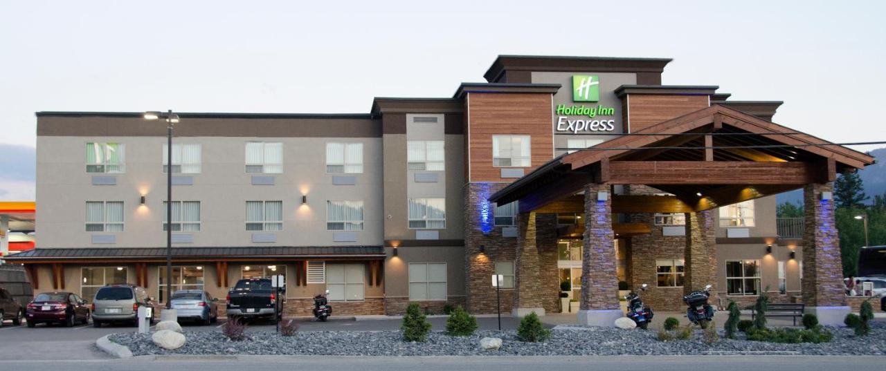 Holiday Inn Express Golden-Kicking Horse By Ihg Eksteriør bilde