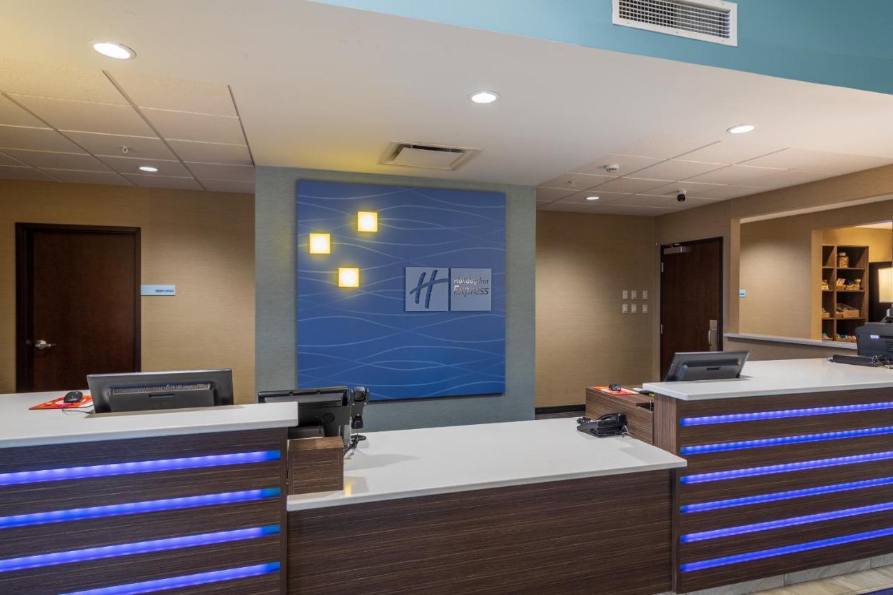 Holiday Inn Express Golden-Kicking Horse By Ihg Eksteriør bilde
