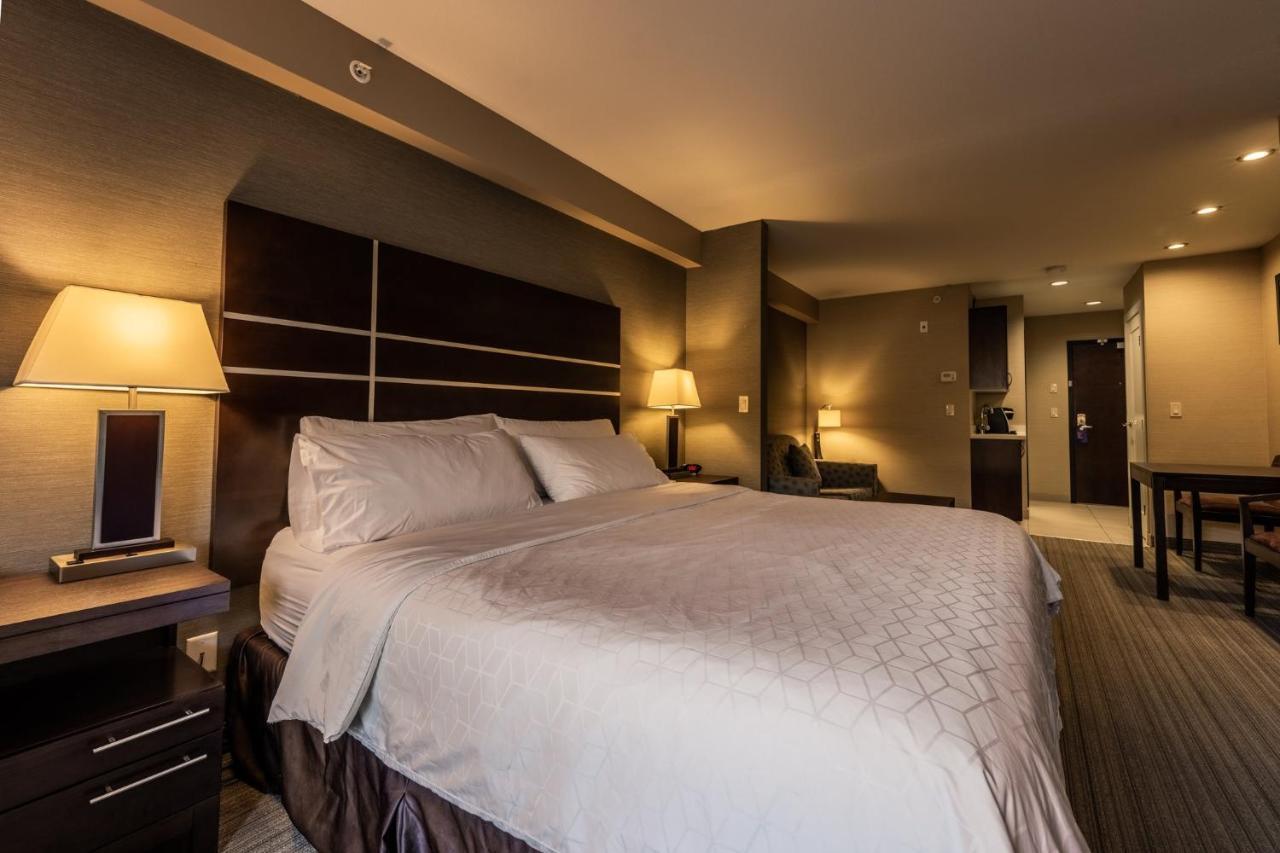 Holiday Inn Express Golden-Kicking Horse By Ihg Eksteriør bilde