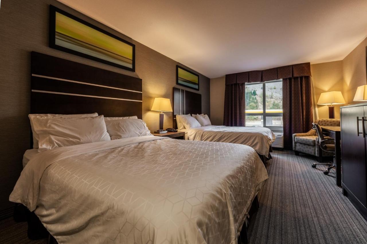 Holiday Inn Express Golden-Kicking Horse By Ihg Eksteriør bilde