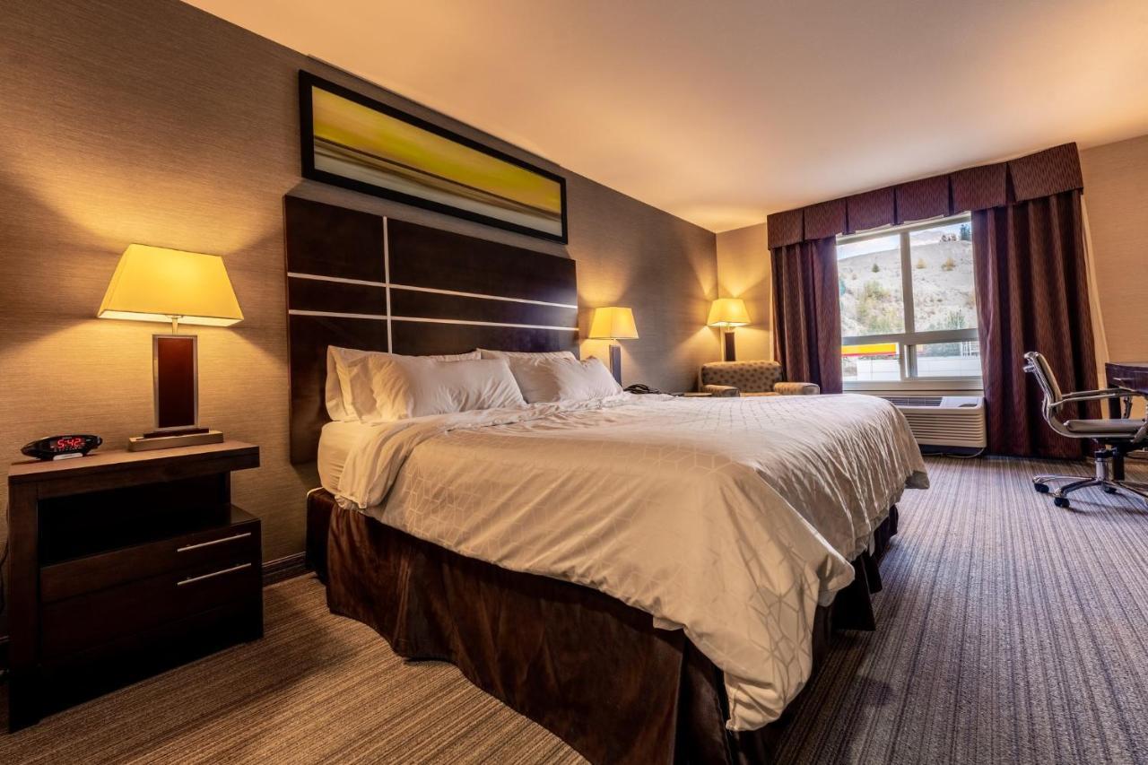 Holiday Inn Express Golden-Kicking Horse By Ihg Eksteriør bilde