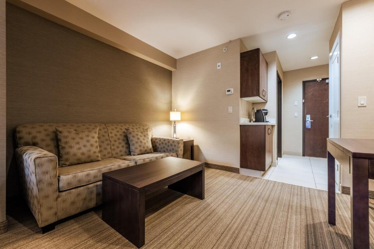 Holiday Inn Express Golden-Kicking Horse By Ihg Eksteriør bilde