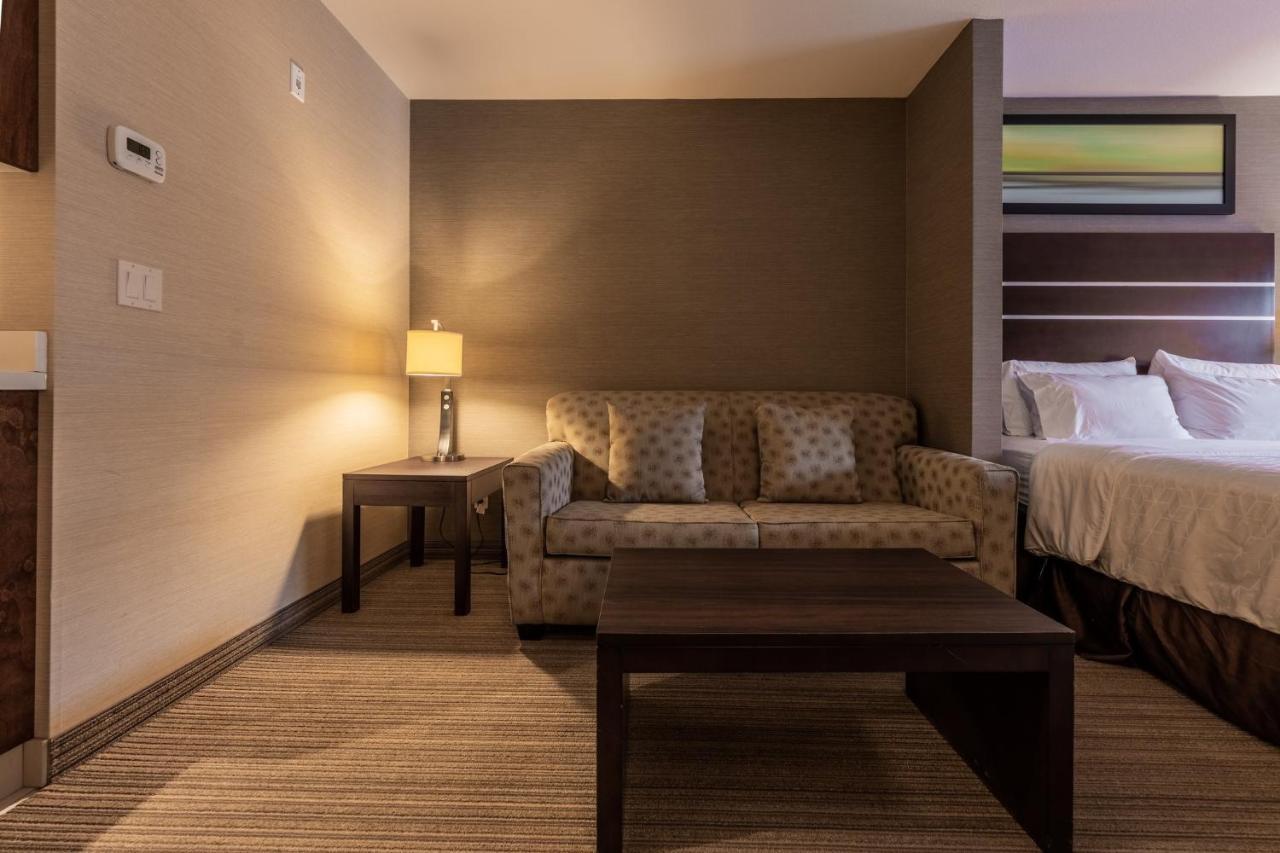 Holiday Inn Express Golden-Kicking Horse By Ihg Eksteriør bilde
