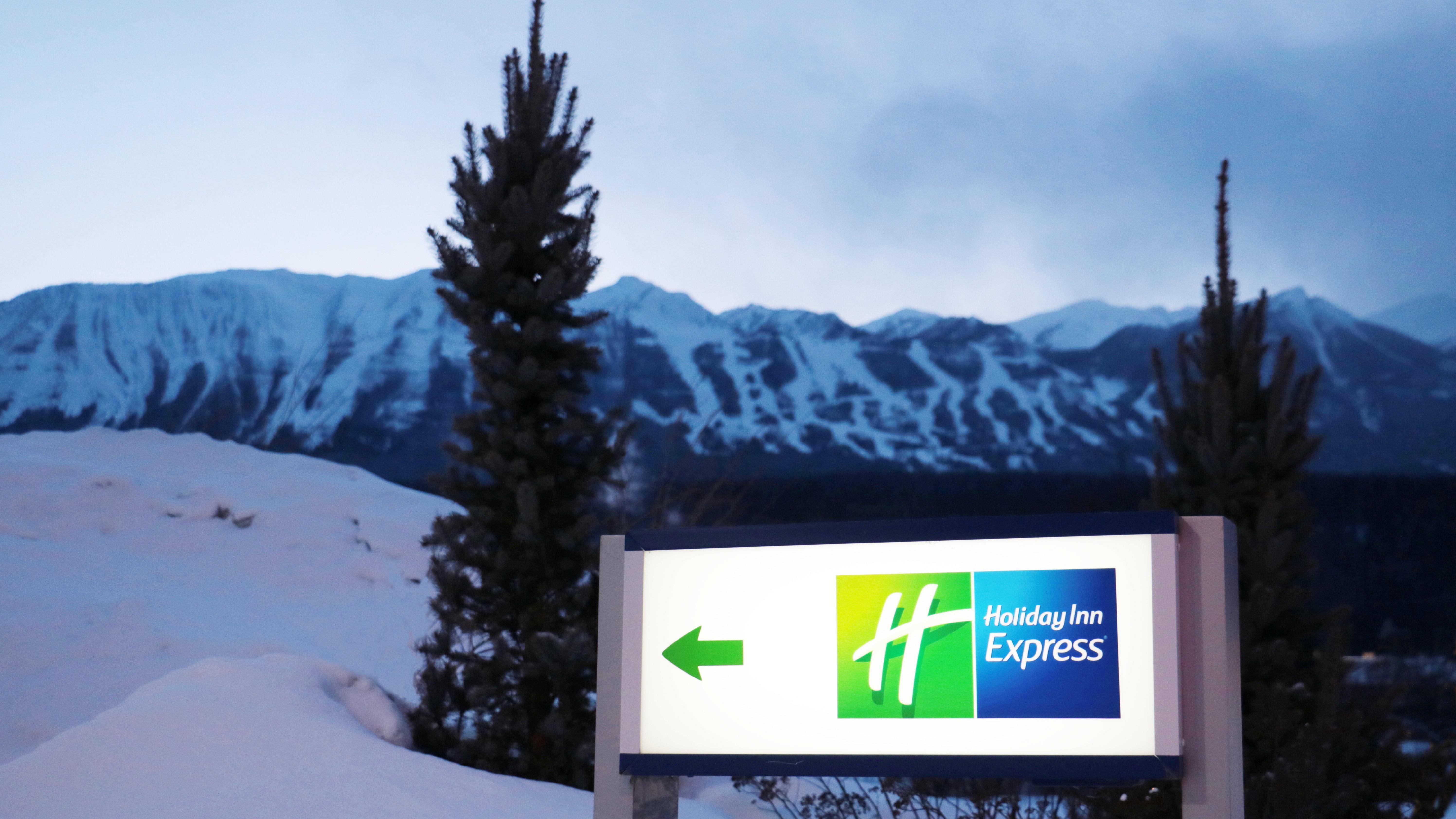 Holiday Inn Express Golden-Kicking Horse By Ihg Eksteriør bilde
