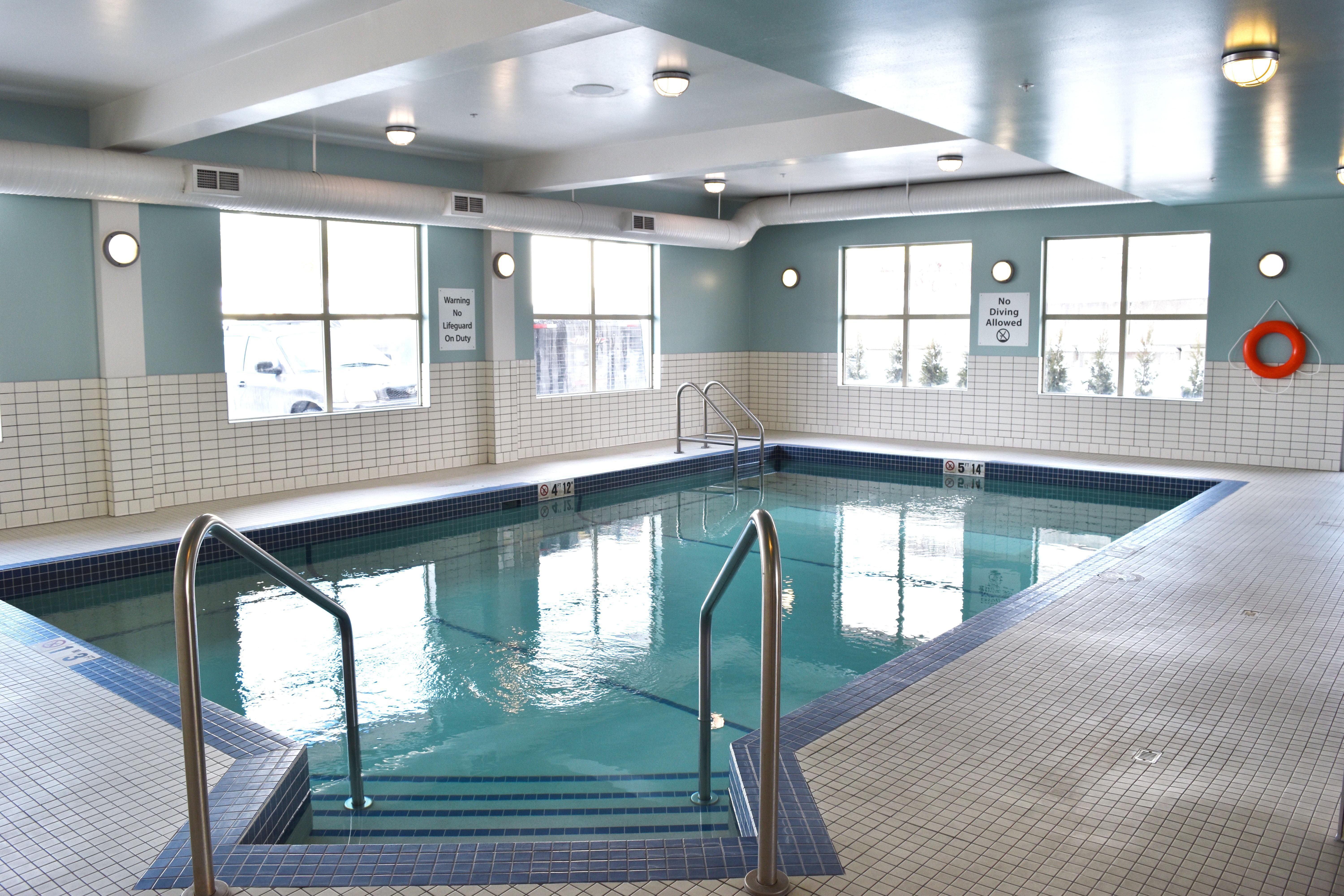 Holiday Inn Express Golden-Kicking Horse By Ihg Eksteriør bilde