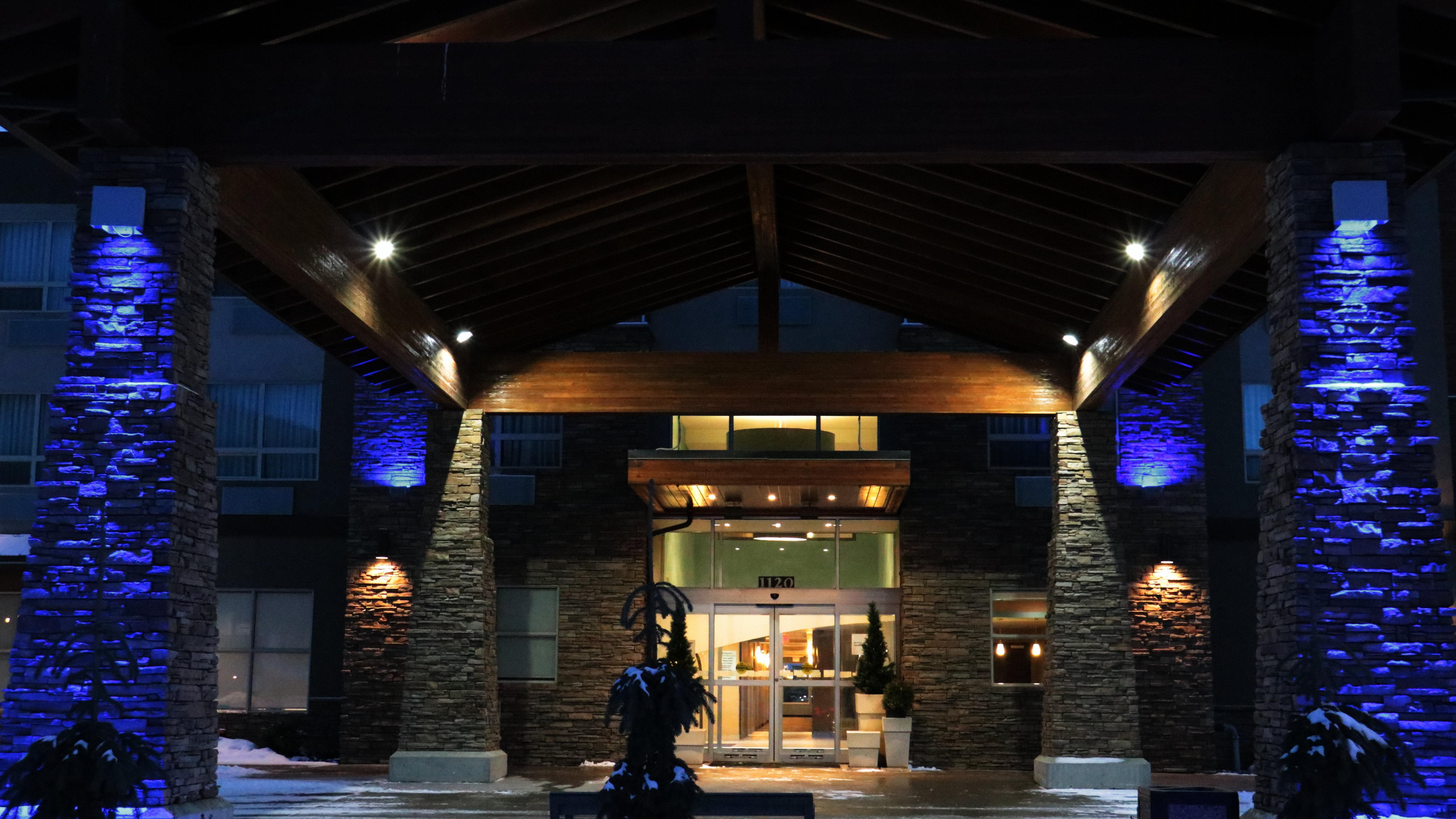 Holiday Inn Express Golden-Kicking Horse By Ihg Eksteriør bilde